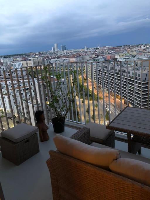 Stunning View Over Vienna In City Center Apartment ภายนอก รูปภาพ