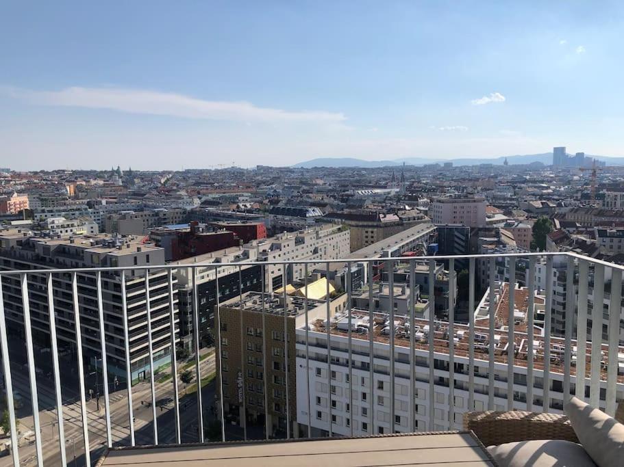 Stunning View Over Vienna In City Center Apartment ภายนอก รูปภาพ